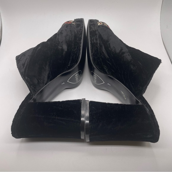 XOXO Velvet Platform Heels Black with Floral Pattern Women’s Size 7 - Picture 5 of 8